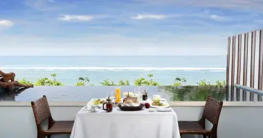 Ocean Front Honeymoon Pool Suite